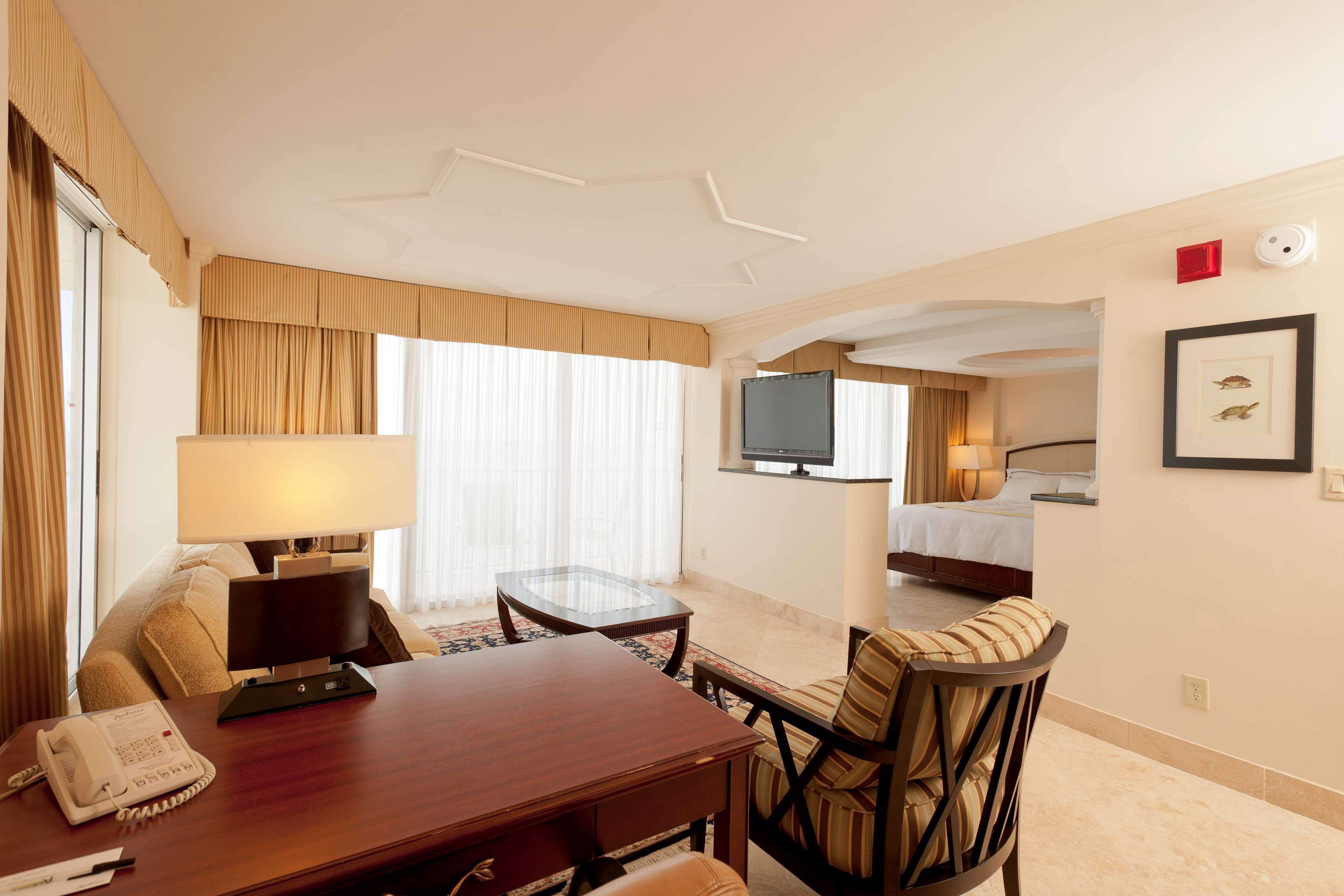 Radisson Oceanfront 3*